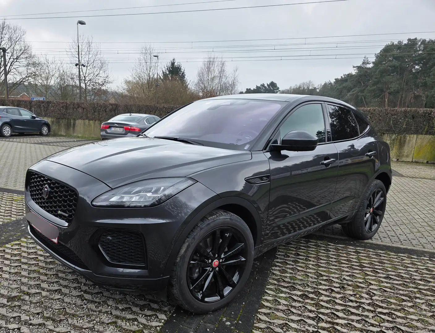 Jaguar E-Pace E-Pace P300e AWD R-Dynamic S Grijs - 1