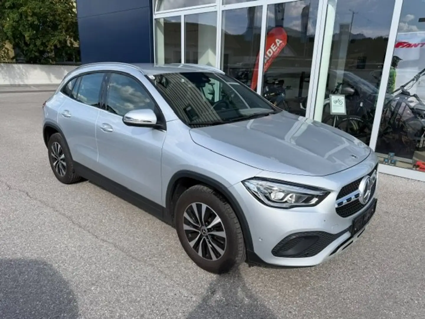 Mercedes-Benz GLA 200 GLA 200 d Diesel Automatik *91.500km* Silber - 1