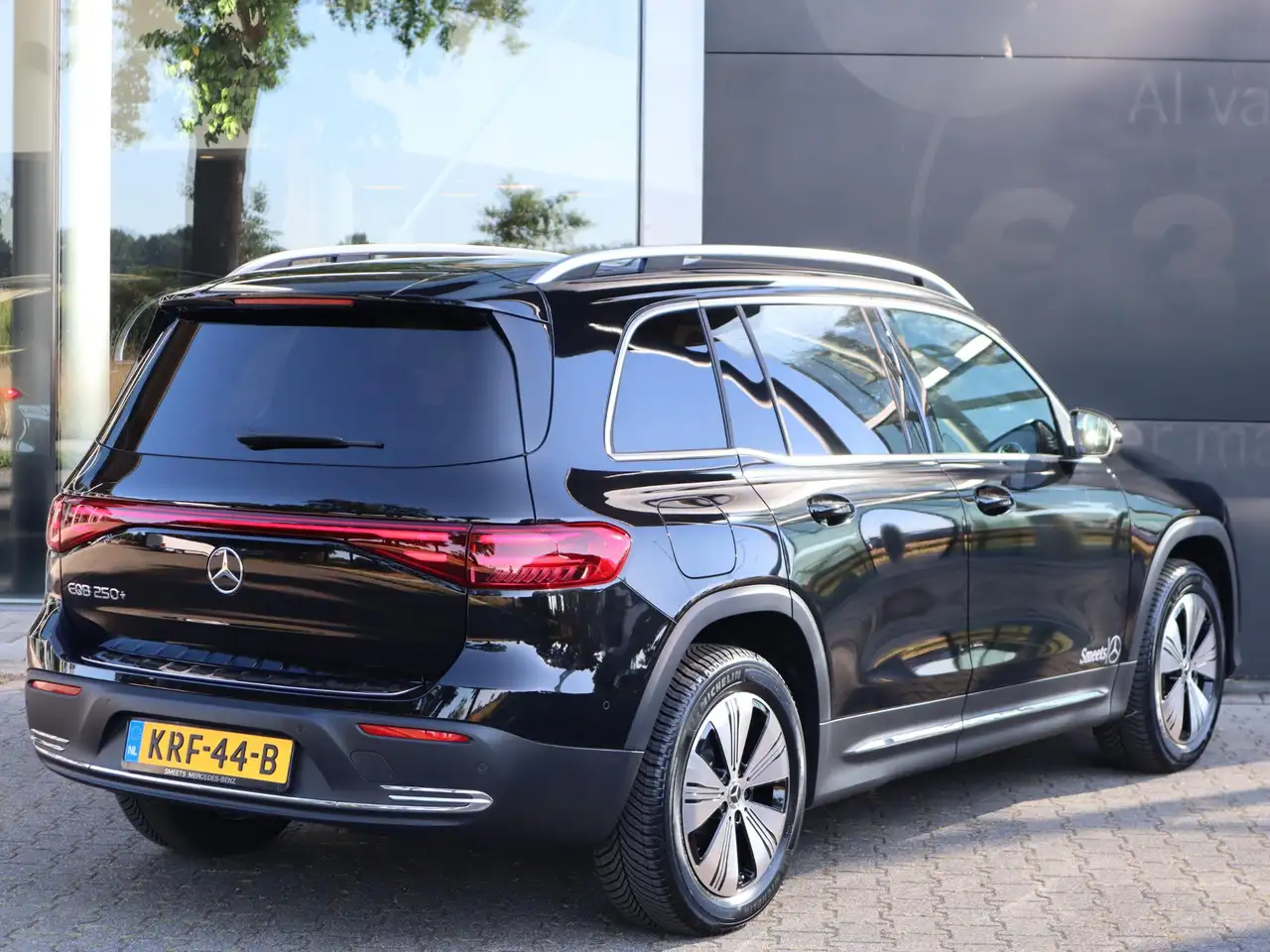 Mercedes-Benz EQB 250 2026