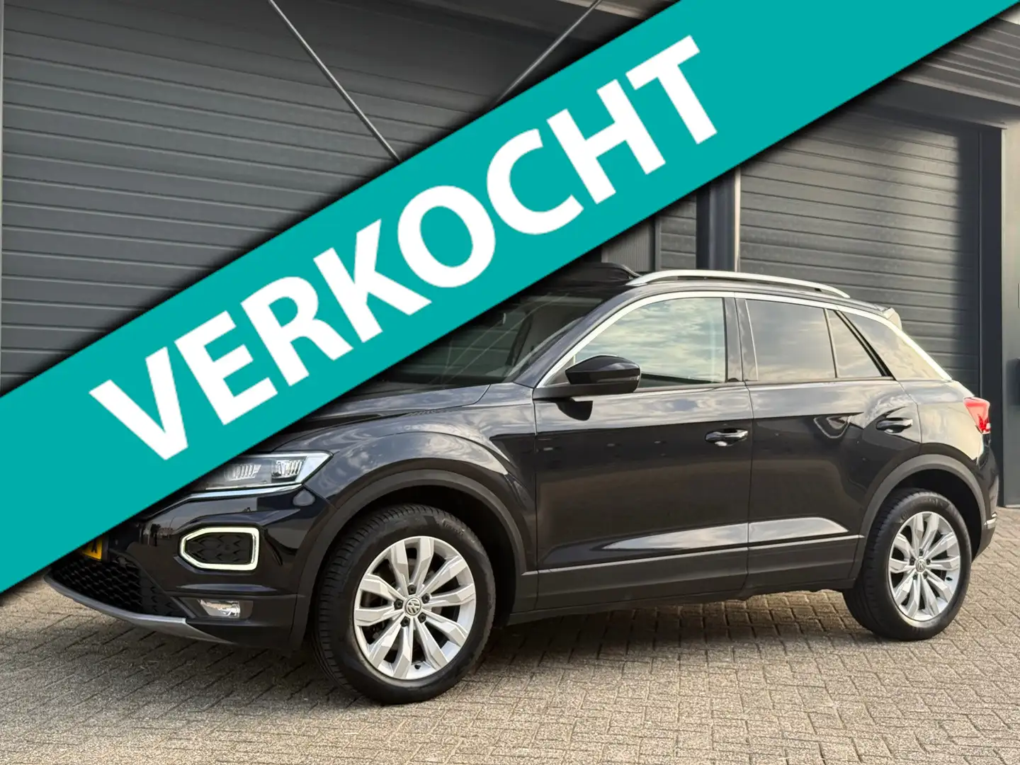 Volkswagen T-Roc 1.0 TSI Style, DIGI dash, Panoramadak, Camera, Cli Schwarz - 1