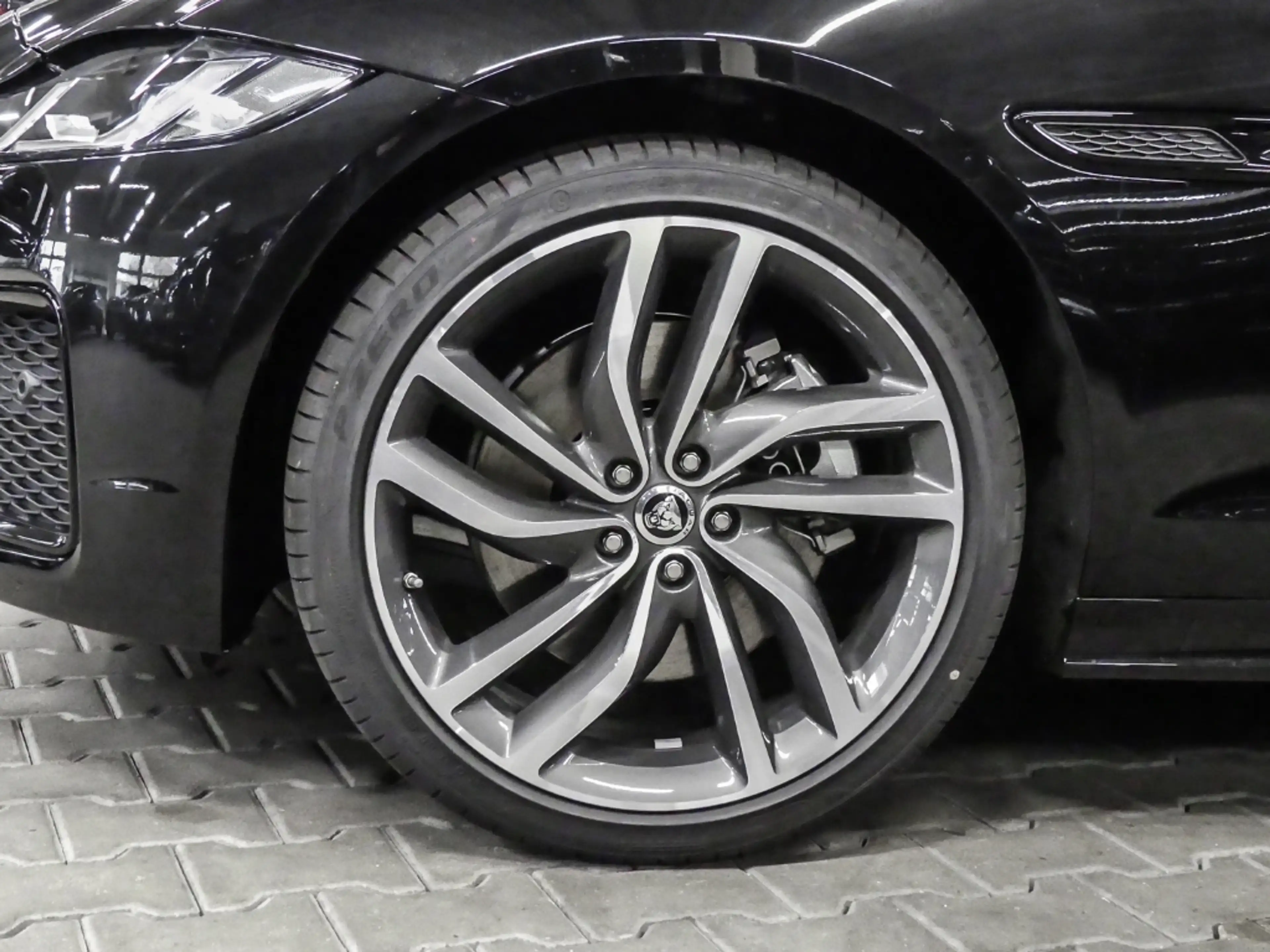 Jaguar XF Sportbrake R-Dynamic HSE AWD D200 Mild-Hybrid EU6d — photo 9