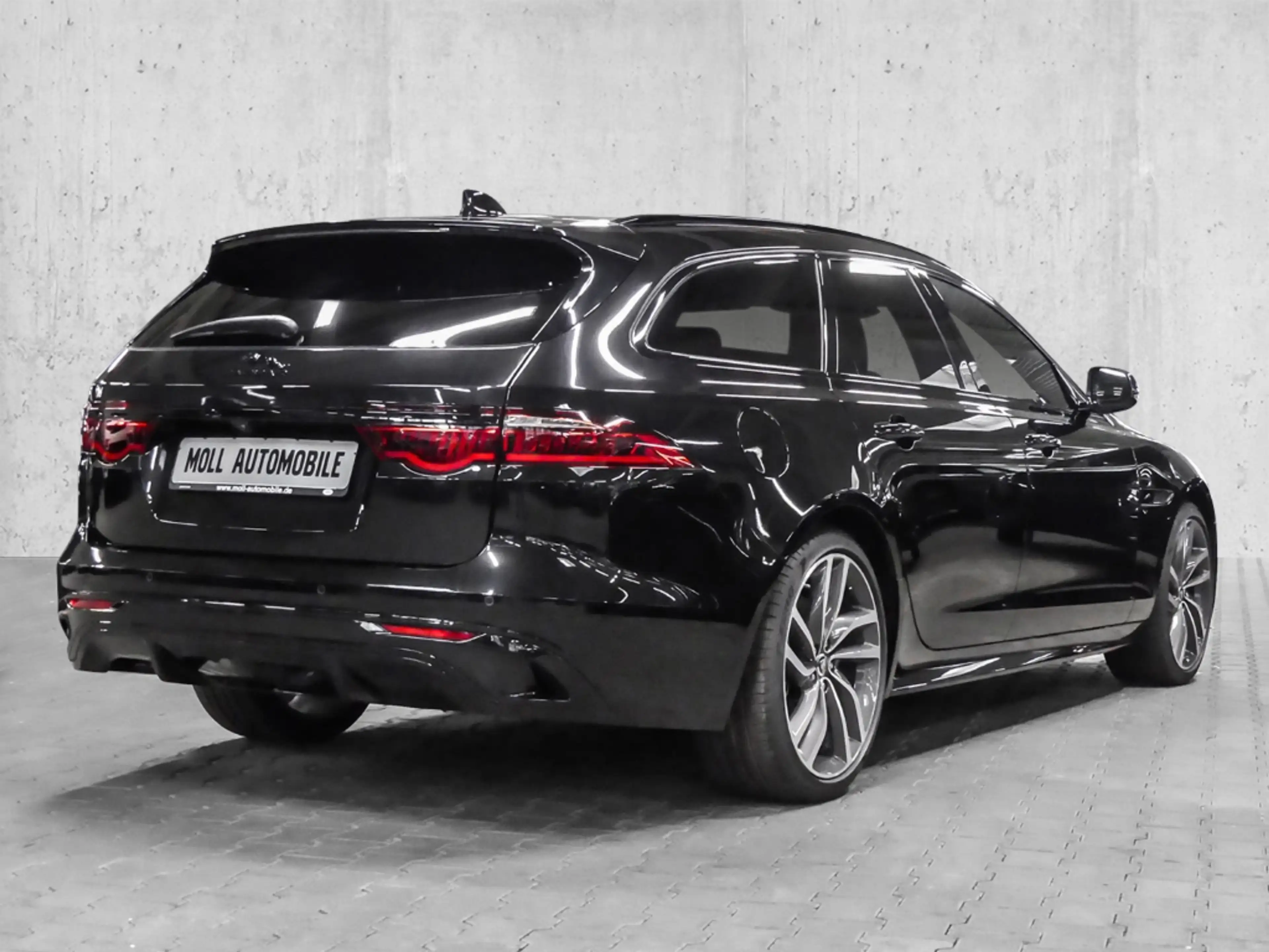 Jaguar XF Sportbrake R-Dynamic HSE AWD D200 Mild-Hybrid EU6d — photo 2
