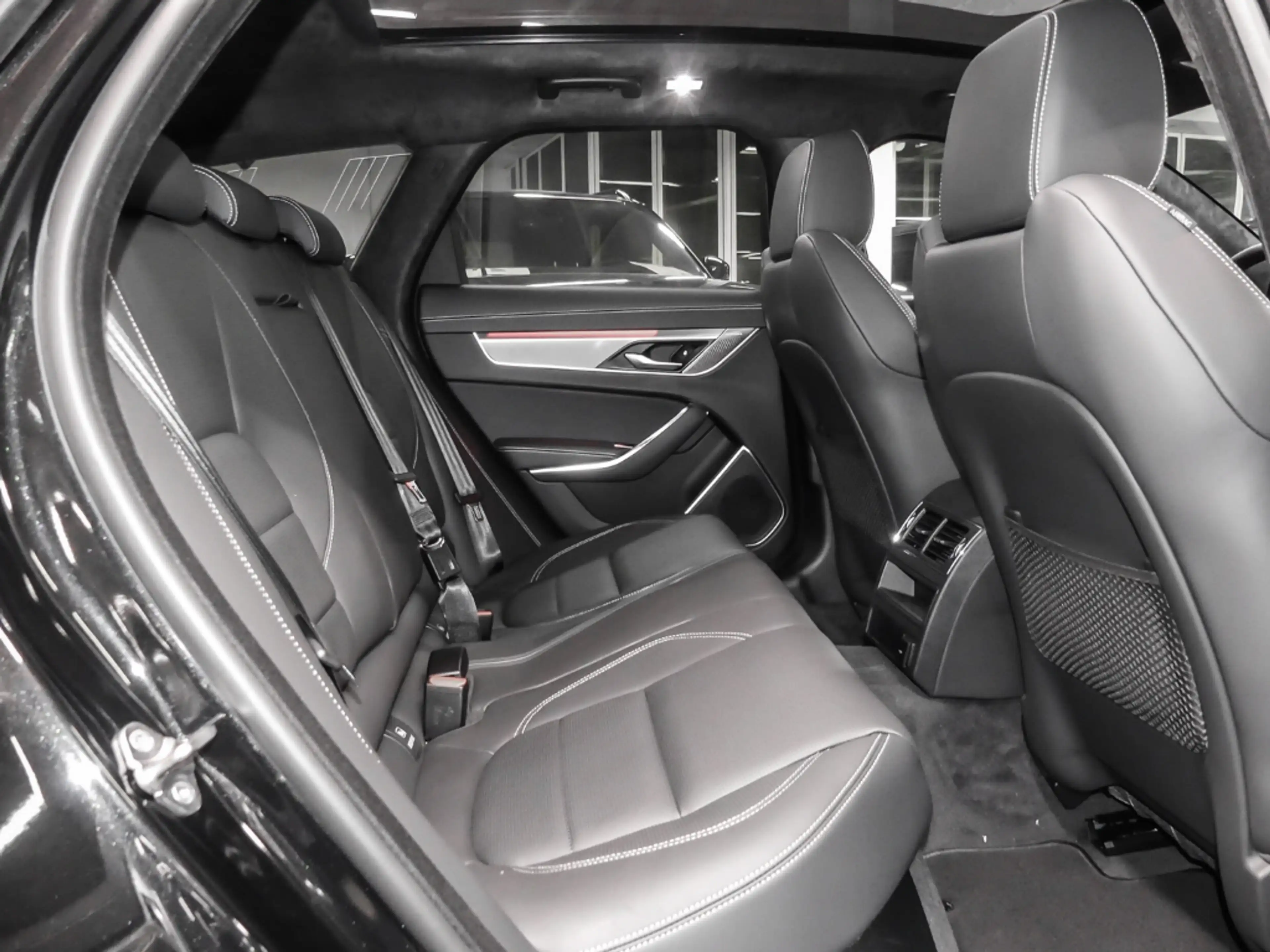 Jaguar XF Sportbrake R-Dynamic HSE AWD D200 Mild-Hybrid EU6d — photo 5