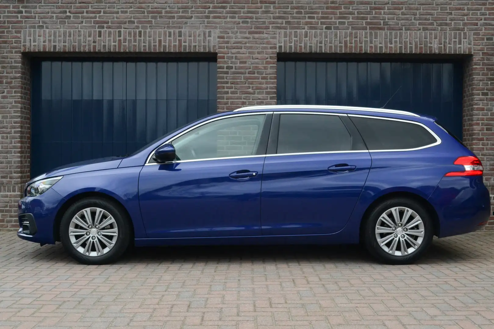 Peugeot 308 SW 1.2 PureTech Blue Lease Premium | Camera | Pano Bleu - 2