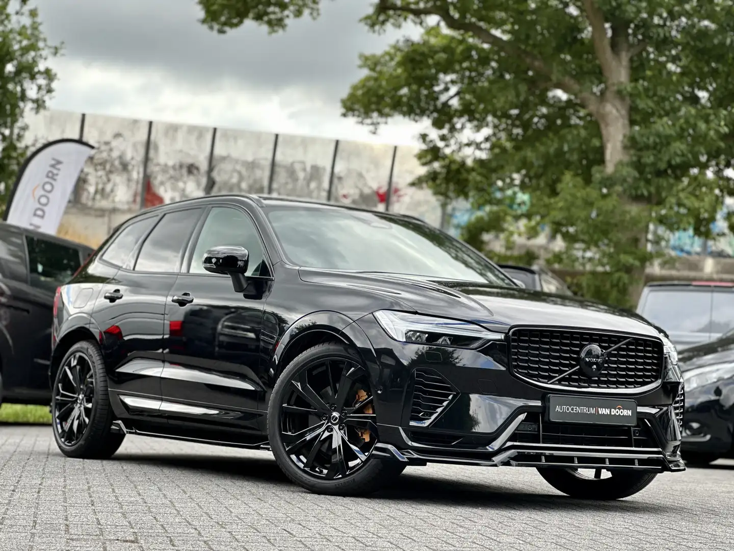 Volvo XC60 2.0 T6 Hybrid | AWD | Dark Label | Pamoramadak | L Negro - 2
