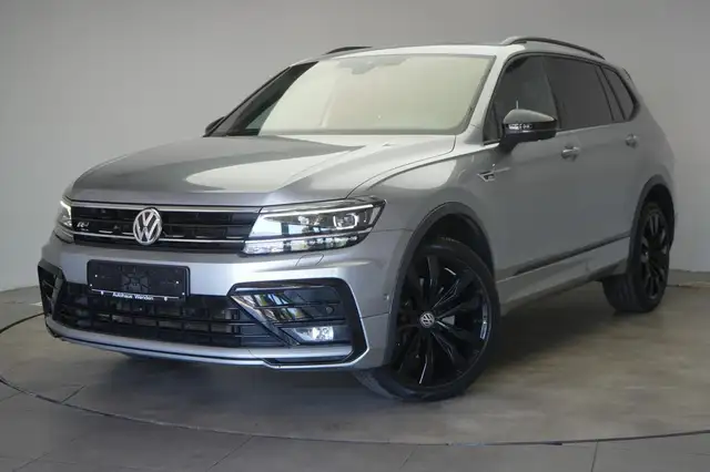 Volkswagen Tiguan Allspace view 3