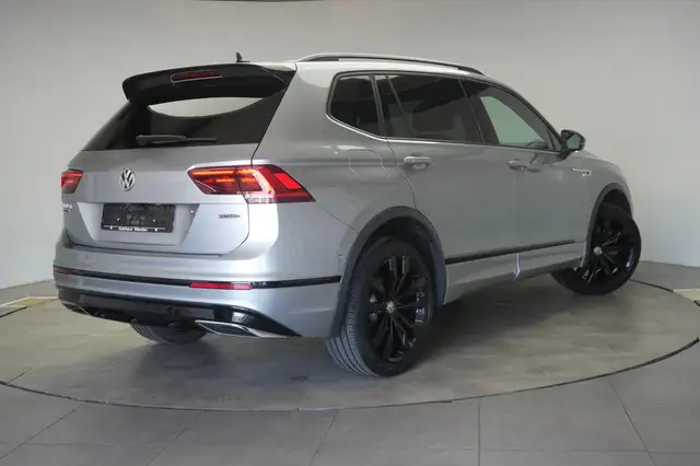Volkswagen Tiguan Allspace view 5