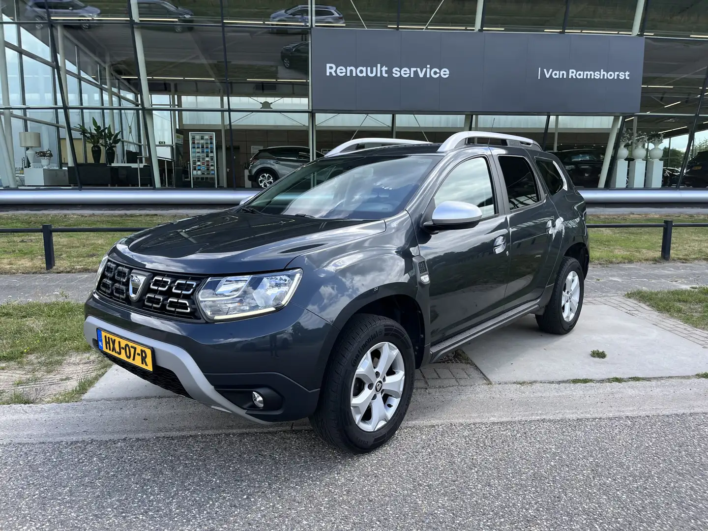 Dacia Duster 1.6 SCe Comfort / Camera / Stoelverw. / Navi / Air Сірий - 1