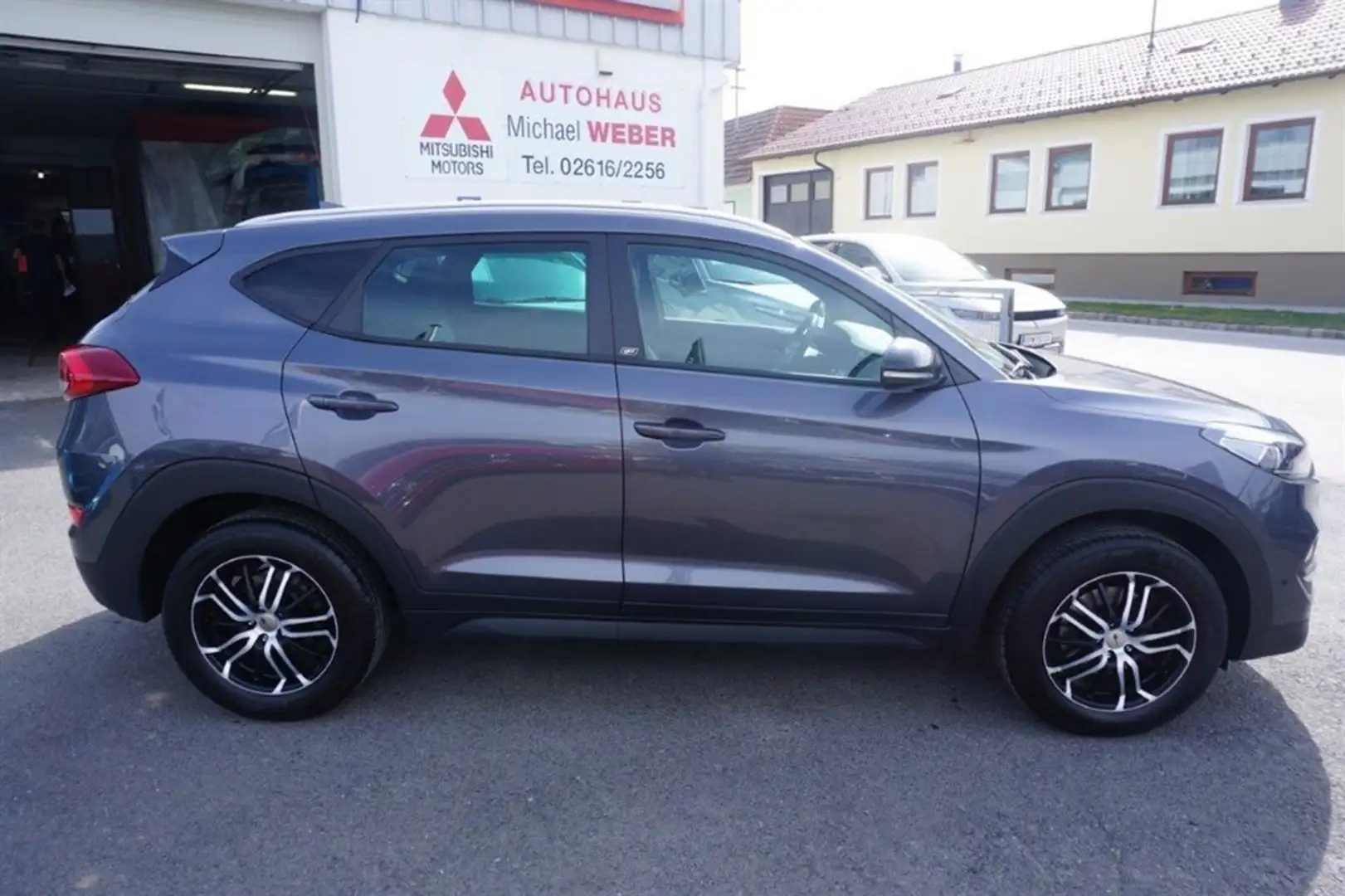 Hyundai TUCSON GO 1,6 GDI 2WD MT 803f Grau - 2
