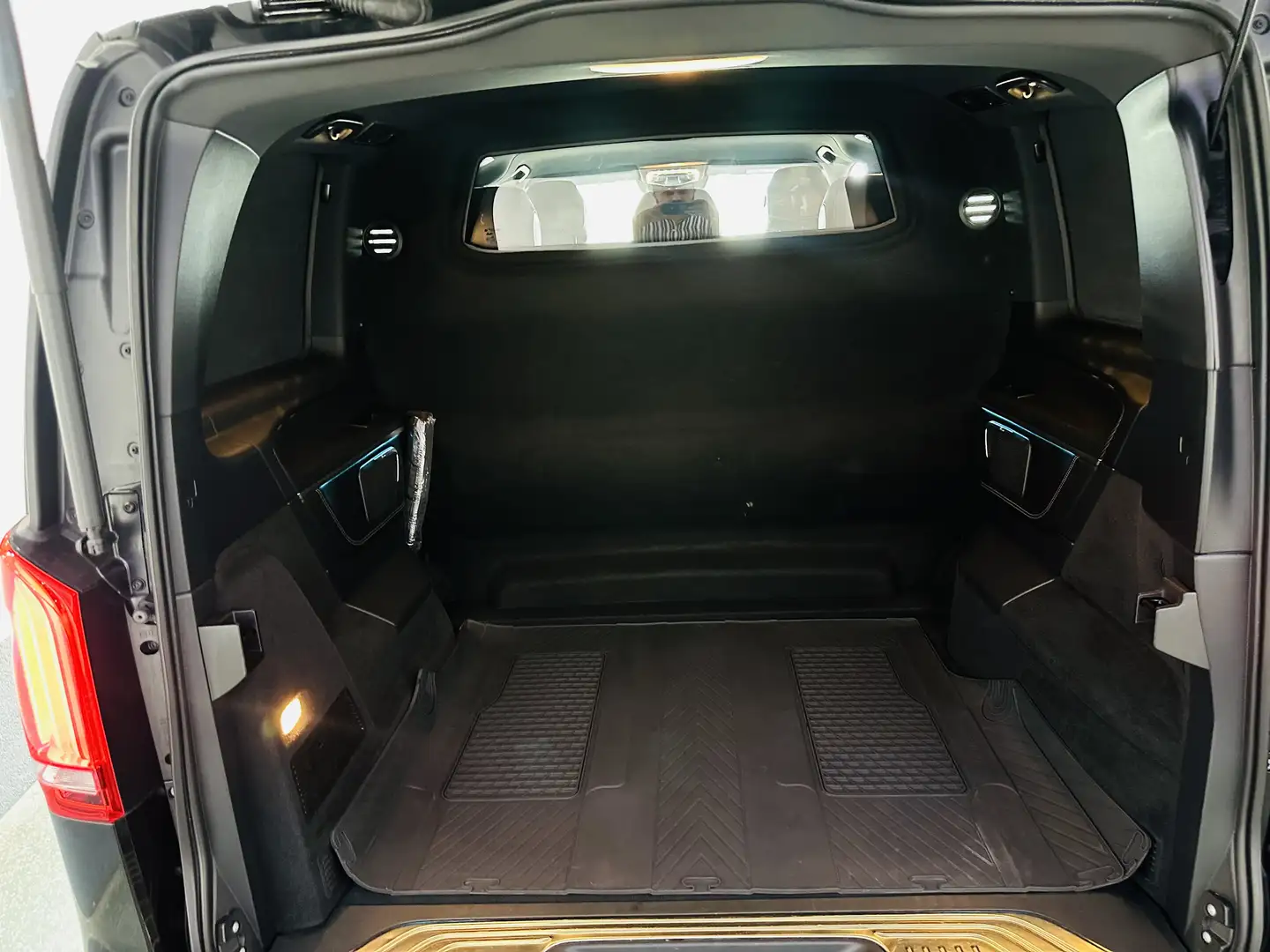 Mercedes-Benz V 250 d kompakt Avantgarde Aut. Schwarz - 2