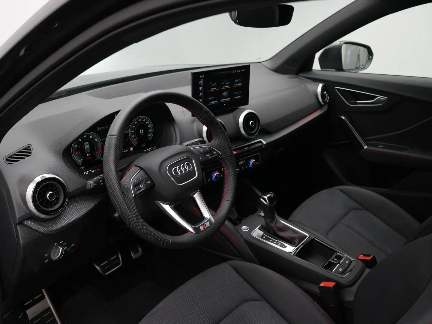 Audi Q2 35 TFSI 150 pk S-tronic S-Line | Trekhaak | Standk Grijs - 2