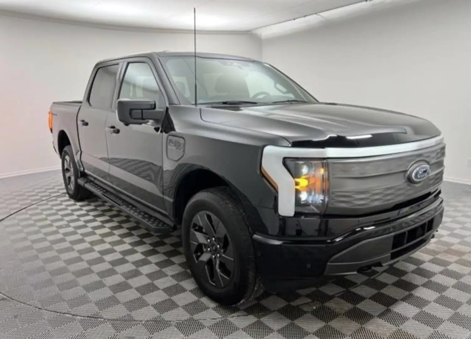 Ford F 150 Lightning Lariat, neuwertig, Elektro-Truck! Zwart - 2