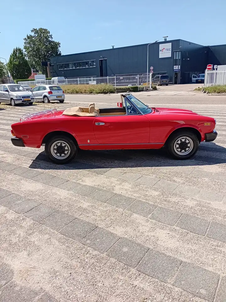 Fiat 124 Spider 2000 H5 rijd goed geen roest zeer nette staat, foto 3