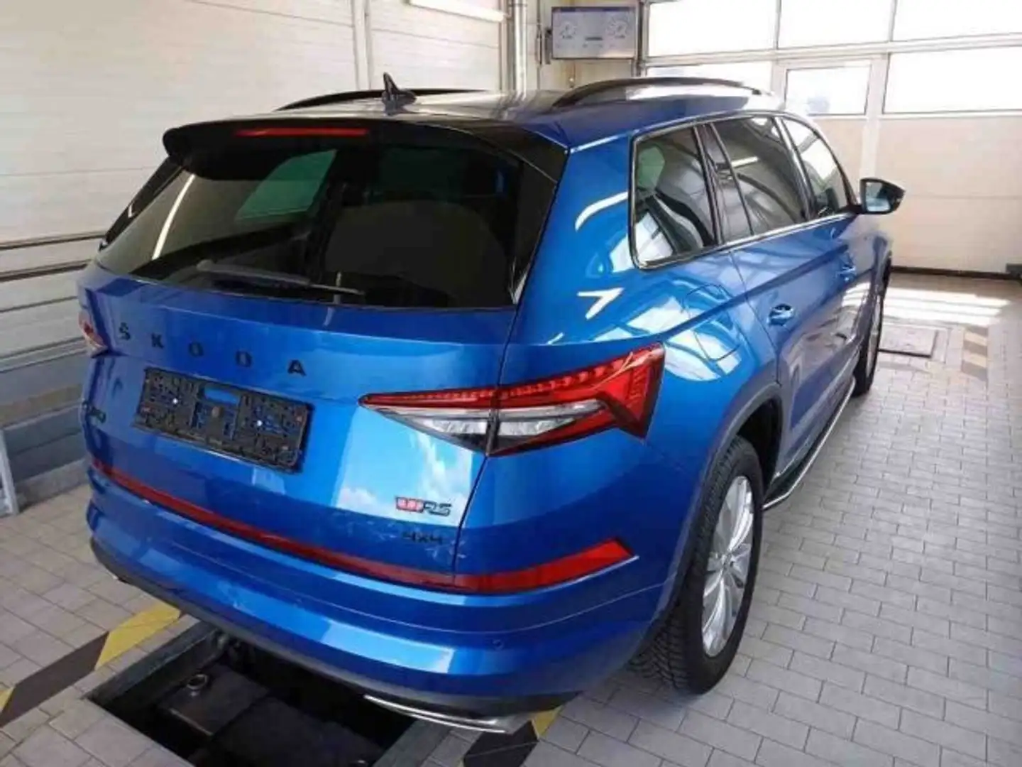 Skoda Kodiaq RS 2.0 TSI DSG 4x4 MATRIX NAVI 360° AHK Blau - 2