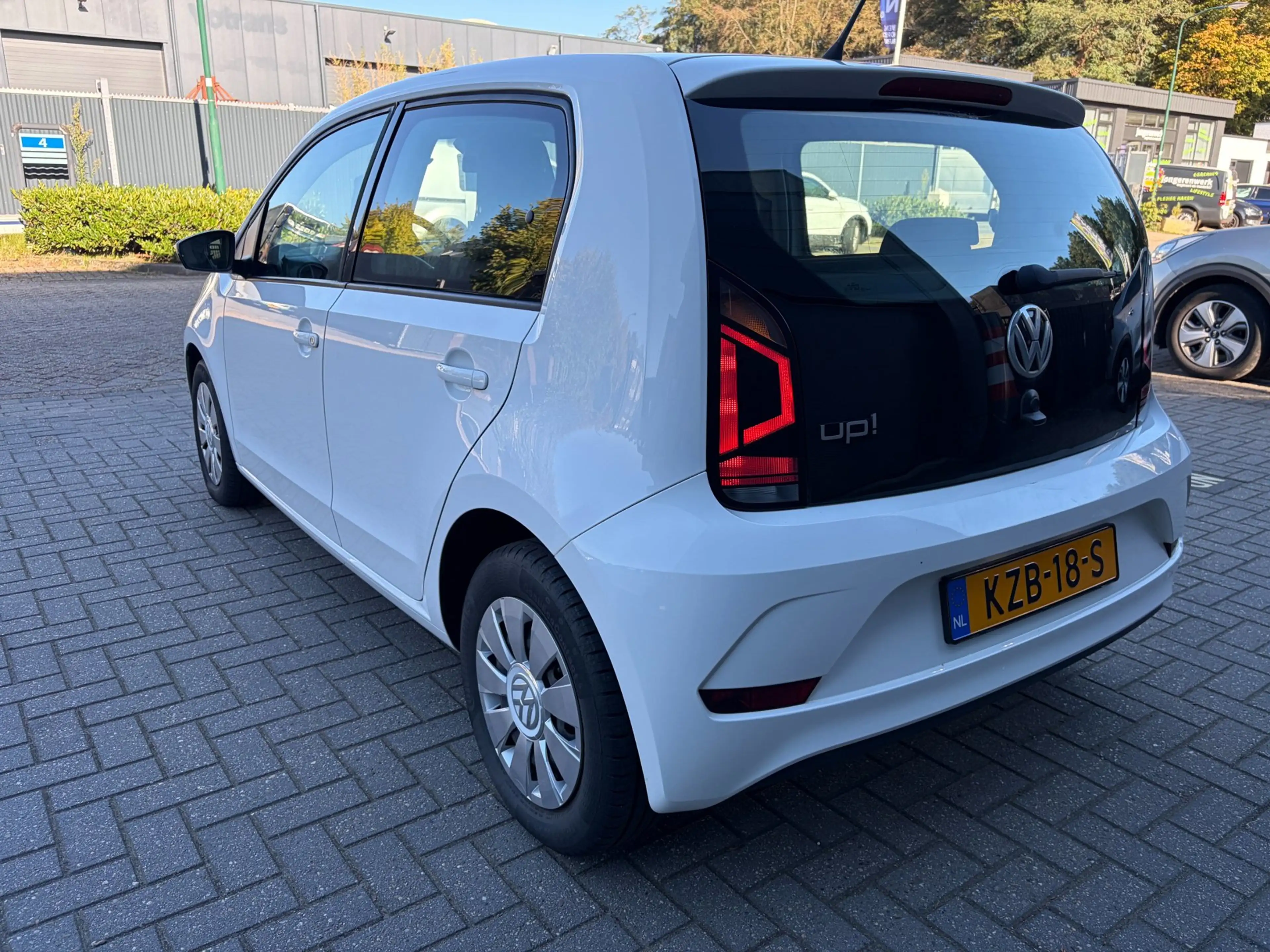 Volkswagen up! 1.0 BMT high up! / Airco / stoelverw. / 5-drs — photo 3