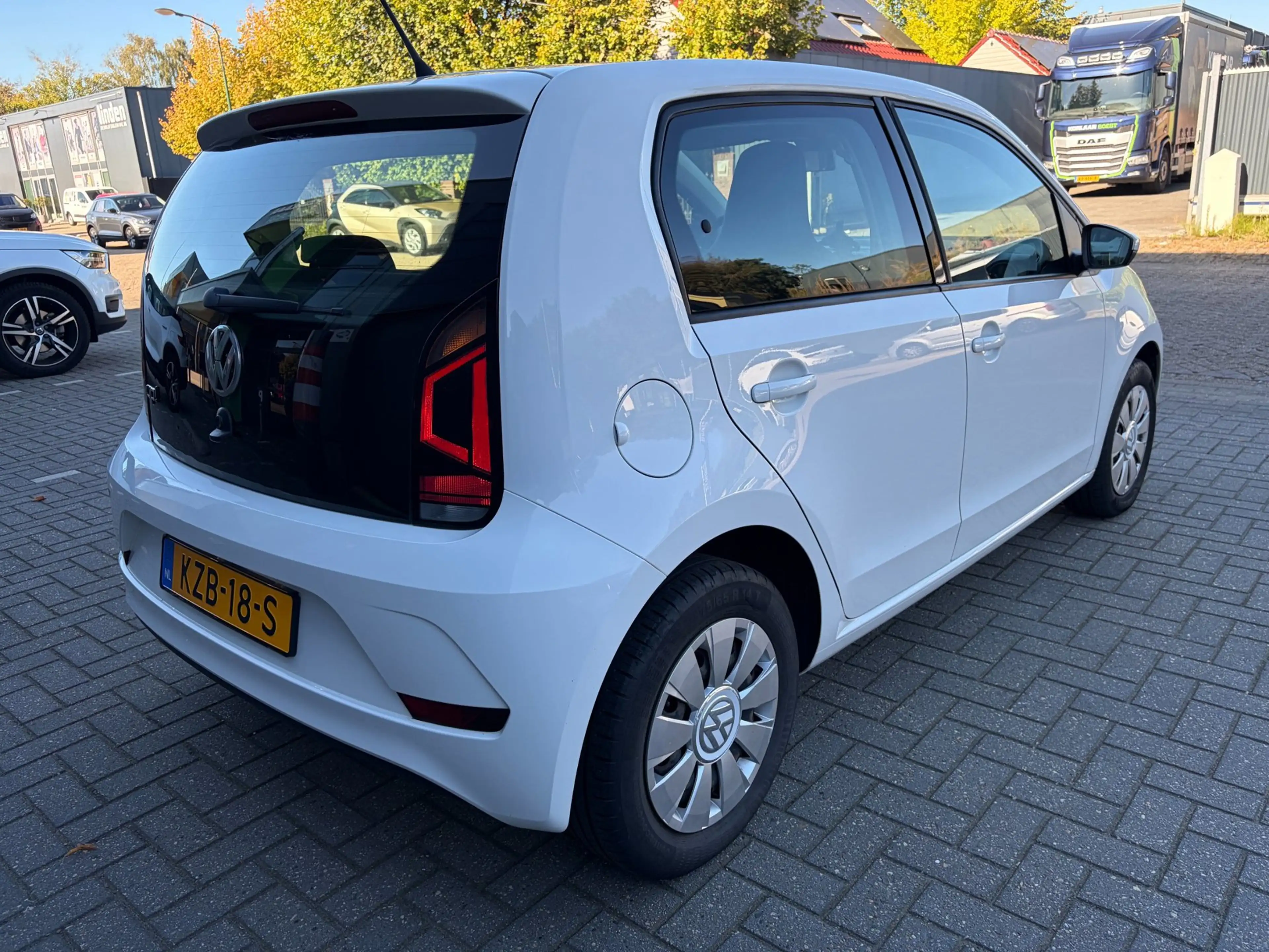 Volkswagen up! 1.0 BMT high up! / Airco / stoelverw. / 5-drs — photo 6
