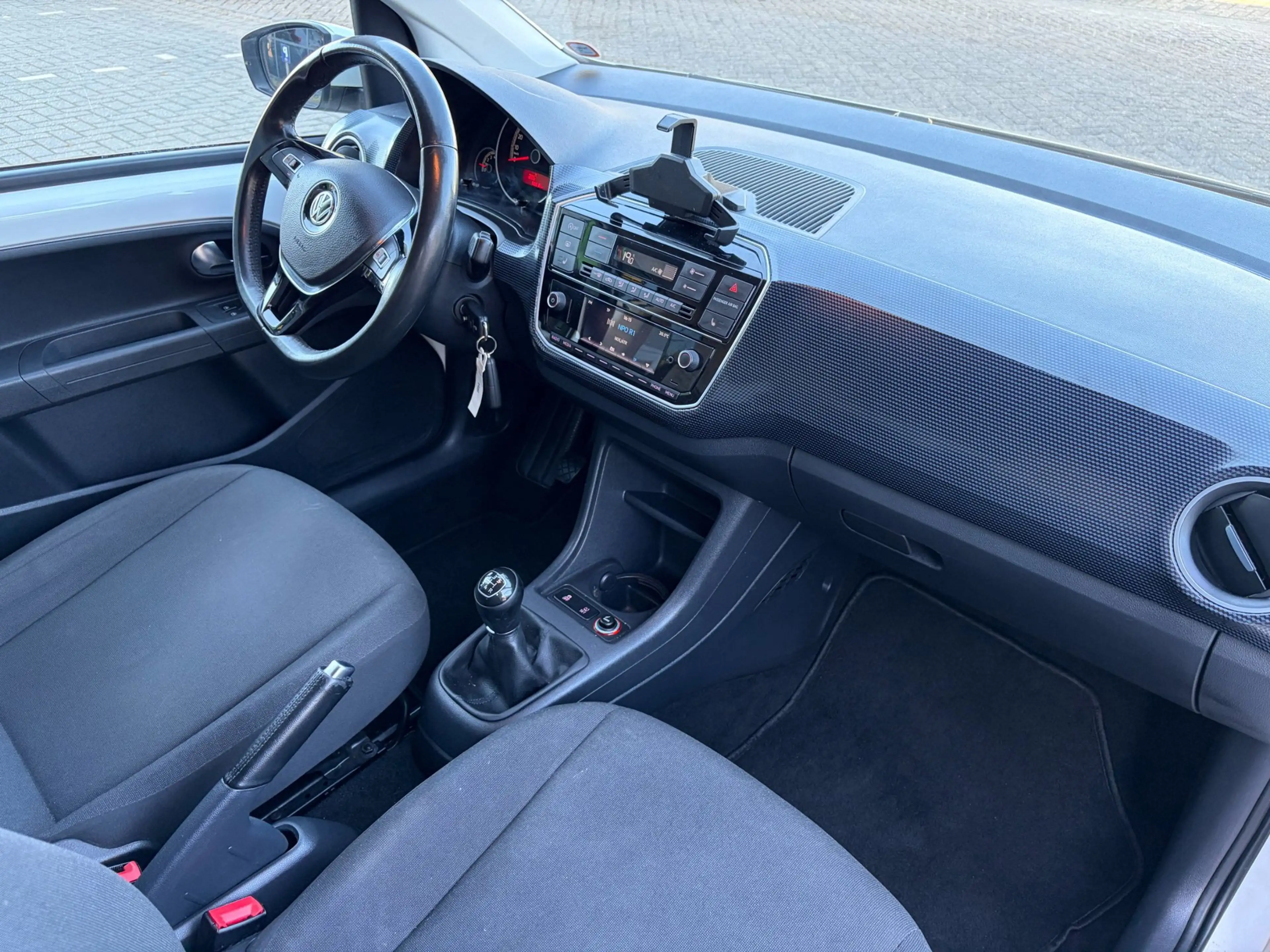 Volkswagen up! 1.0 BMT high up! / Airco / stoelverw. / 5-drs — photo 9