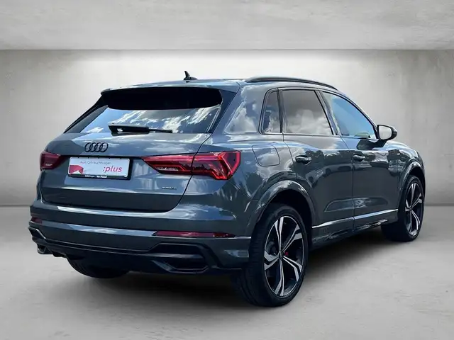 Audi Q3 view 3