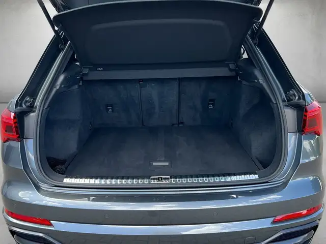 Audi Q3 view 5