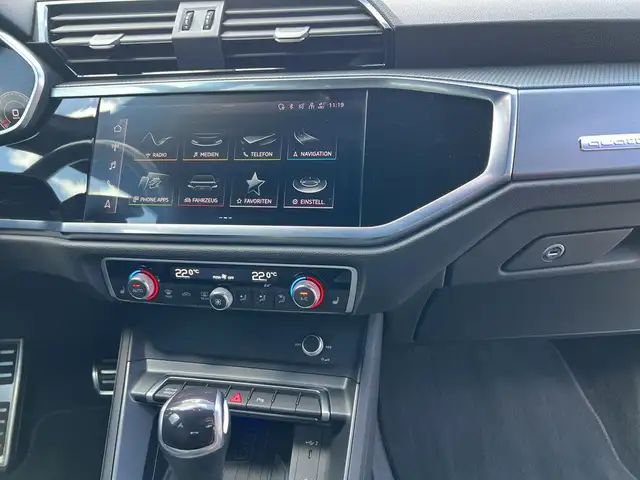 Audi Q3 view 11