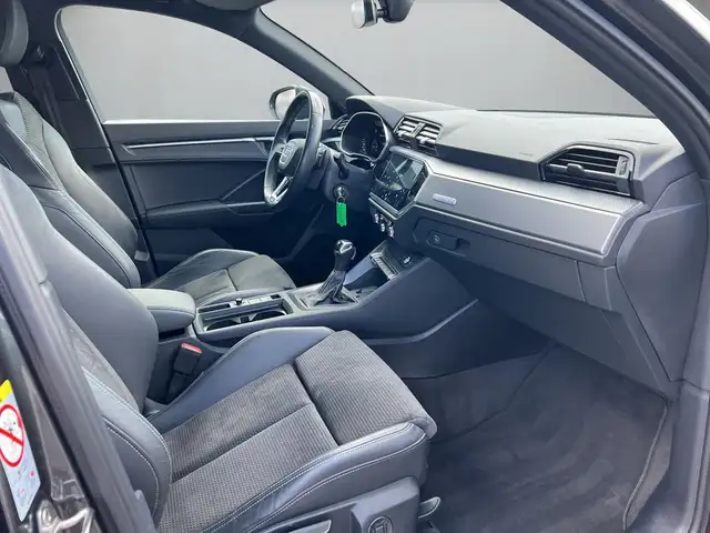 Audi Q3 view 13