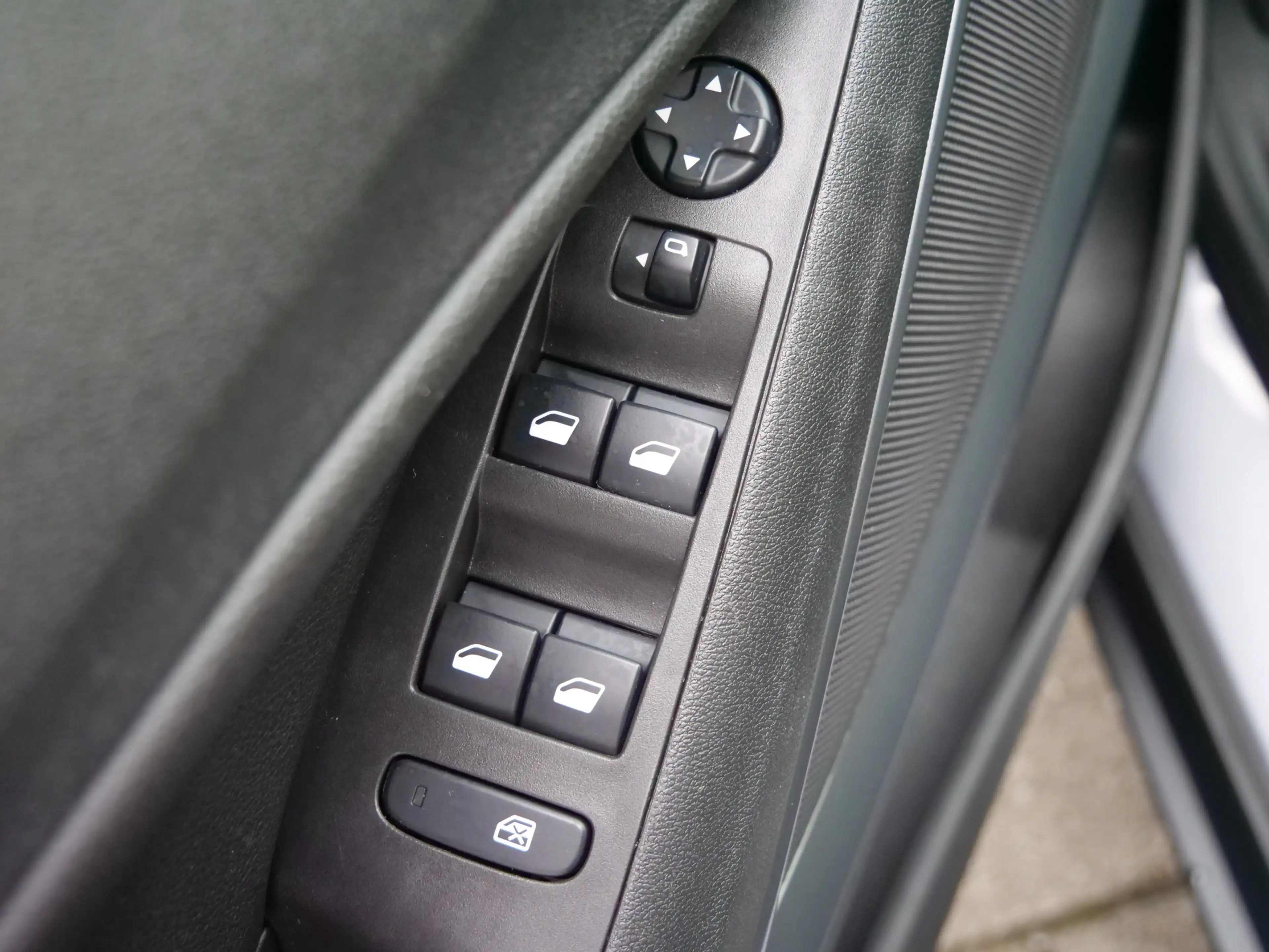 Opel Crossland 1.2 Turbo Elegance 110 Pk Navi / DAB / Apple Carpl — photo 24