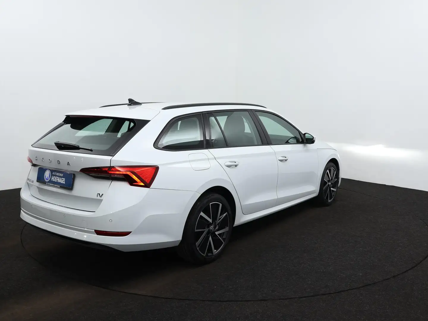Skoda Octavia Combi 1.4 TSI iV PHEV Business Edition Automaat | Weiß - 2