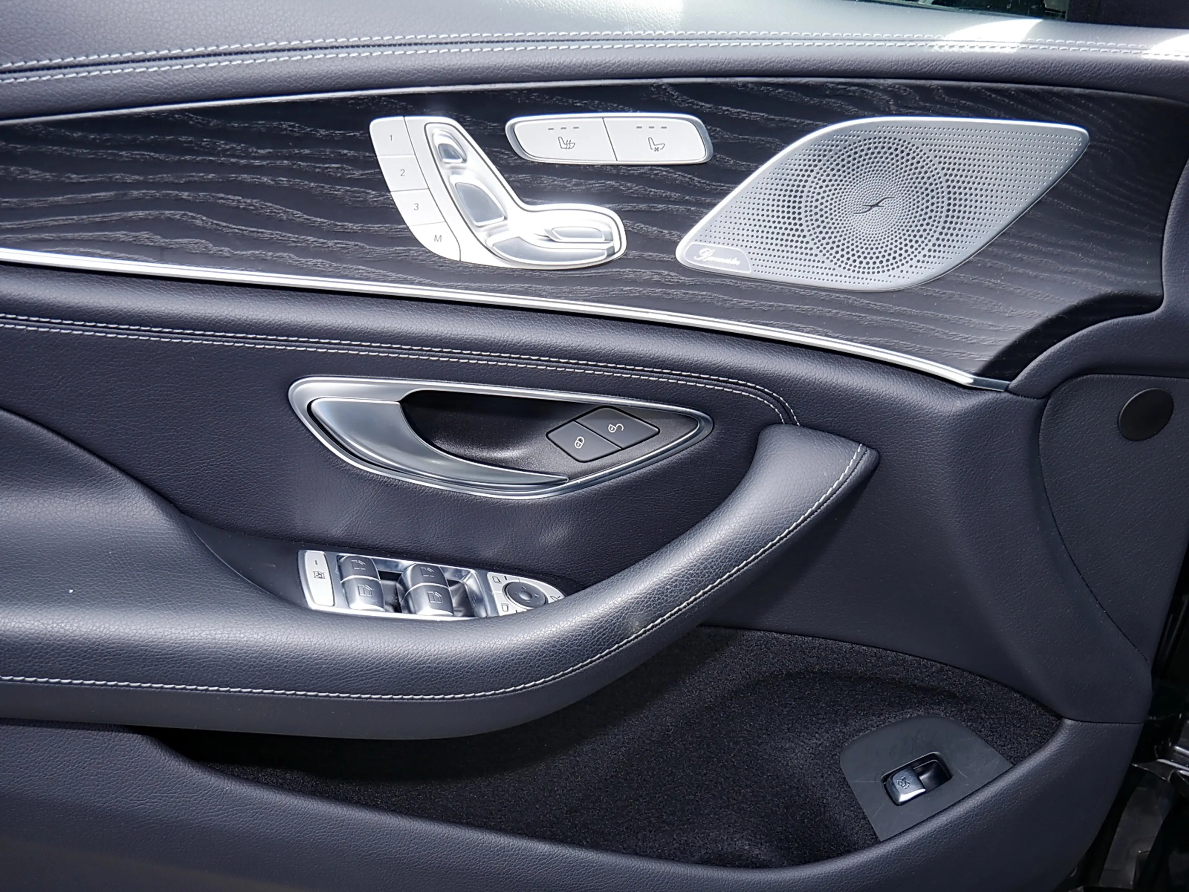 Mercedes-Benz CLS 450 4MATIC AMG MBUX Burm Ambiente Fahrassist — photo 9