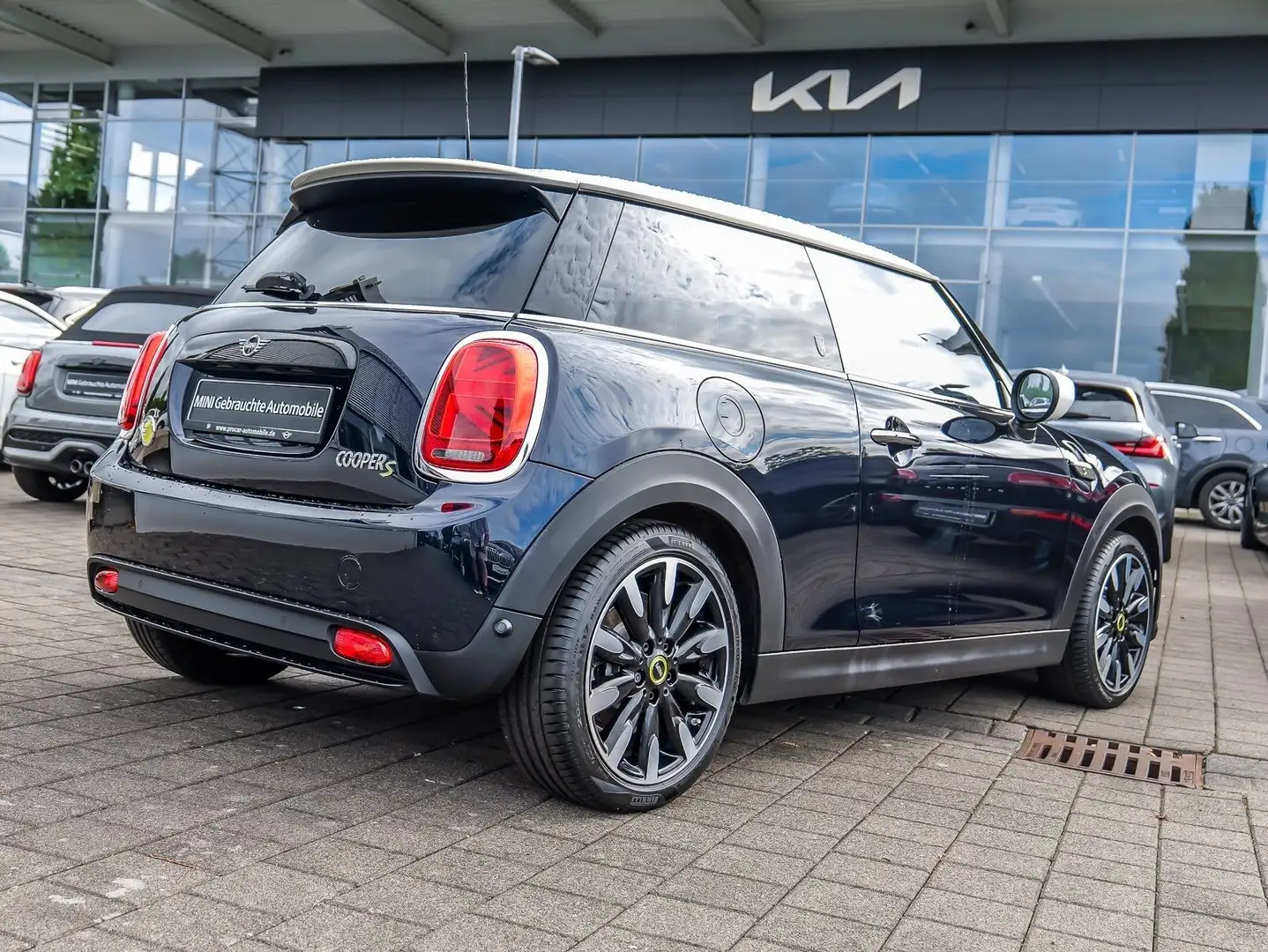 MINI Cooper SE 3-Türer PANO NAVI LED PDC V+H DAB LM Schwarz - 2