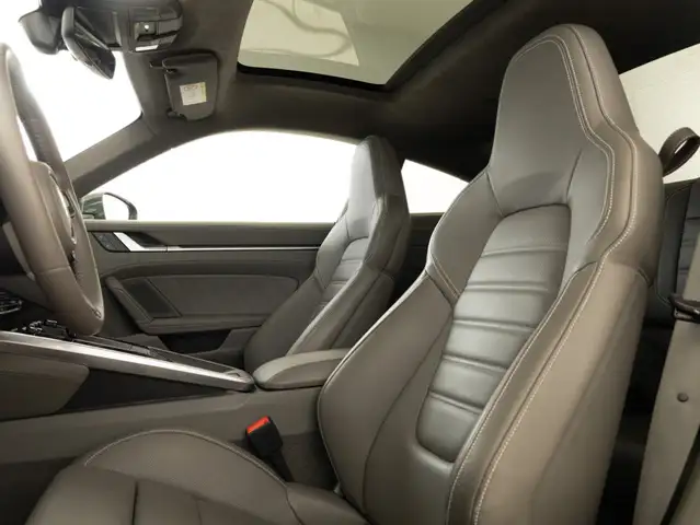 Porsche 911 view 12