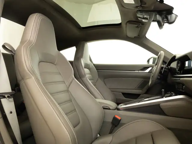 Porsche 911 view 14