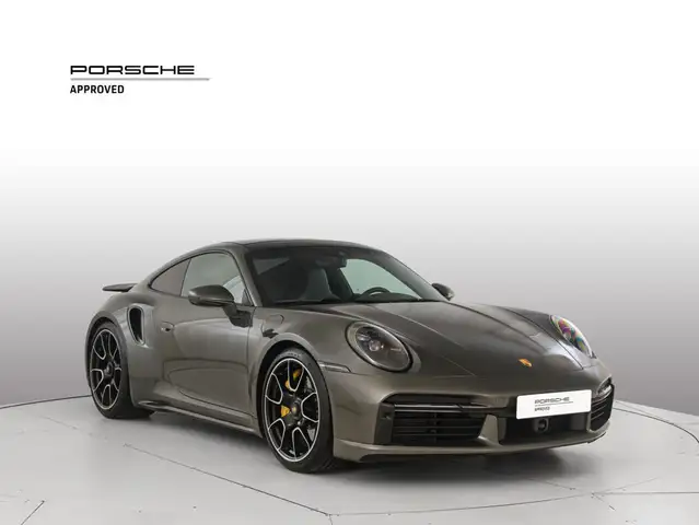 Porsche 911 view 7