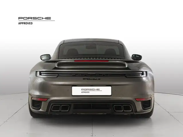 Porsche 911 view 4