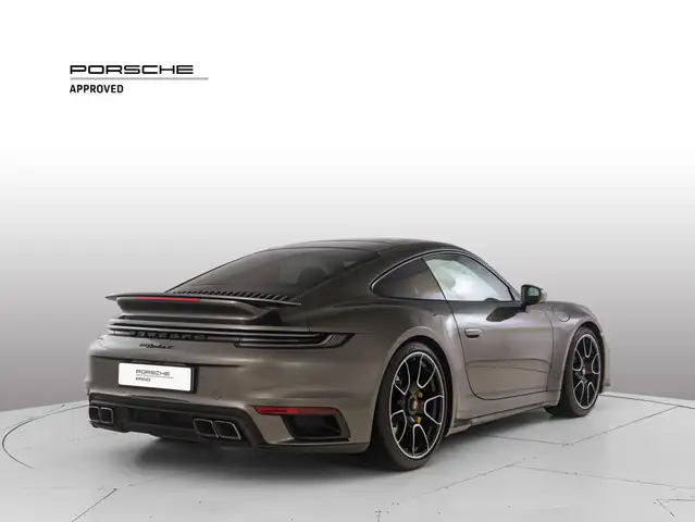 Porsche 911 view 5