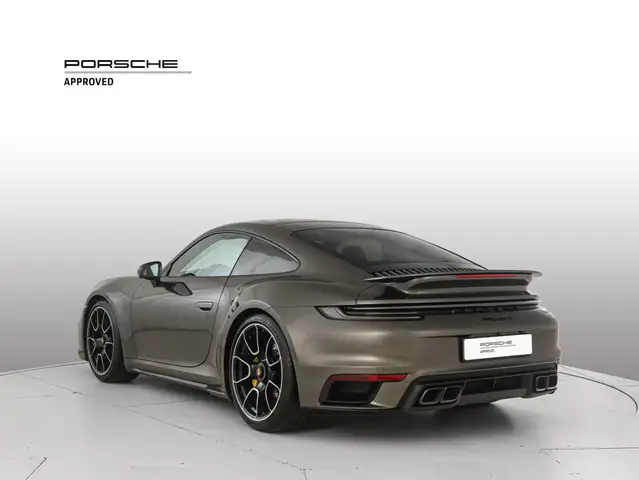 Porsche 911 view 3