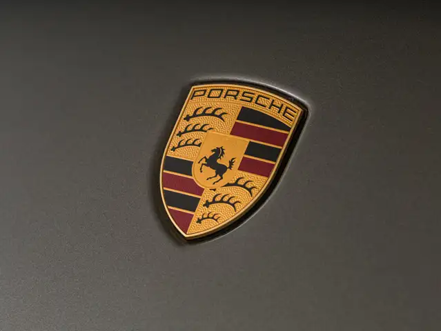 Porsche 911 view 10