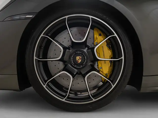 Porsche 911 view 9
