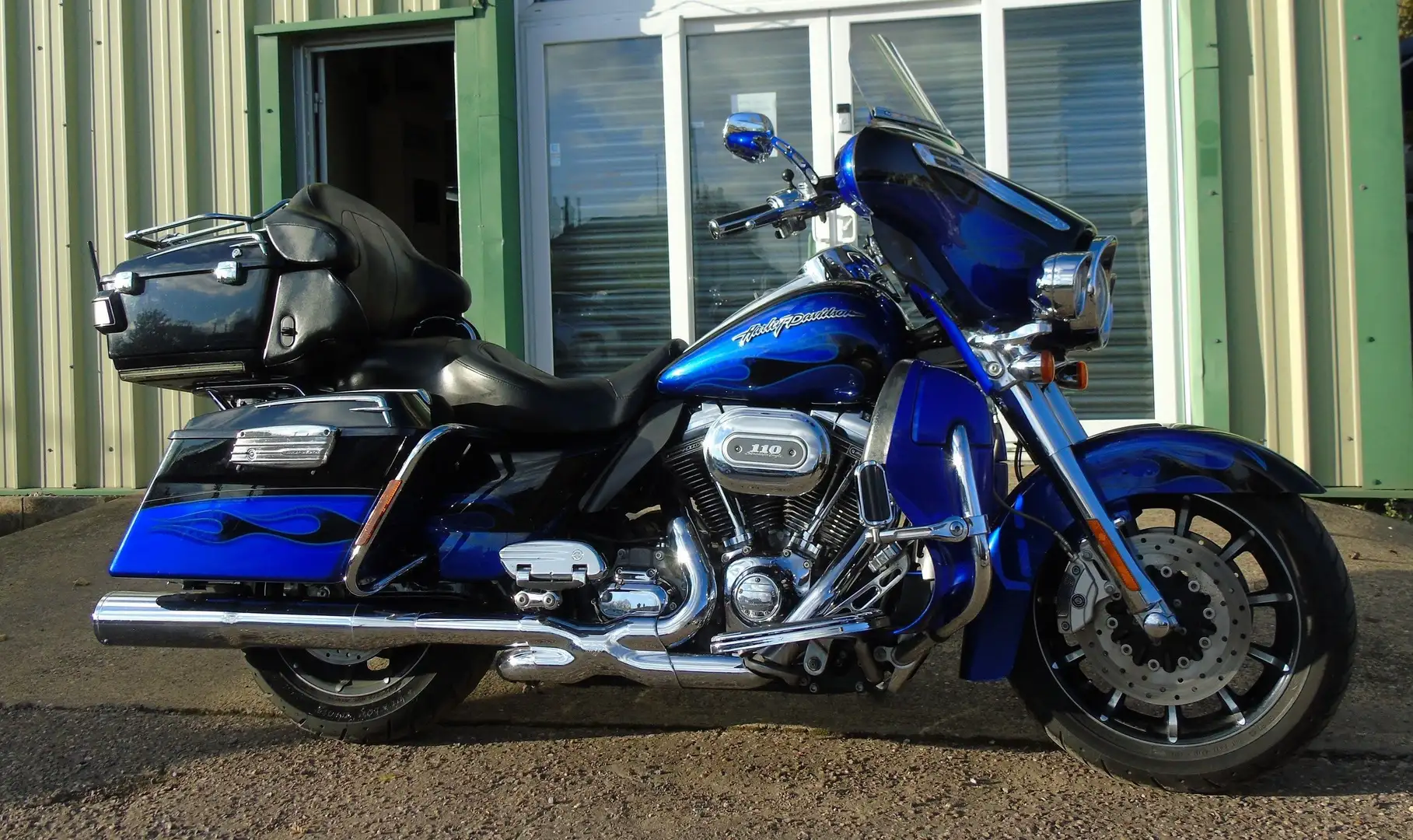 Harley-Davidson Electra Glide FLHTCUSE6 CVO Ultra Classic Kék - 1