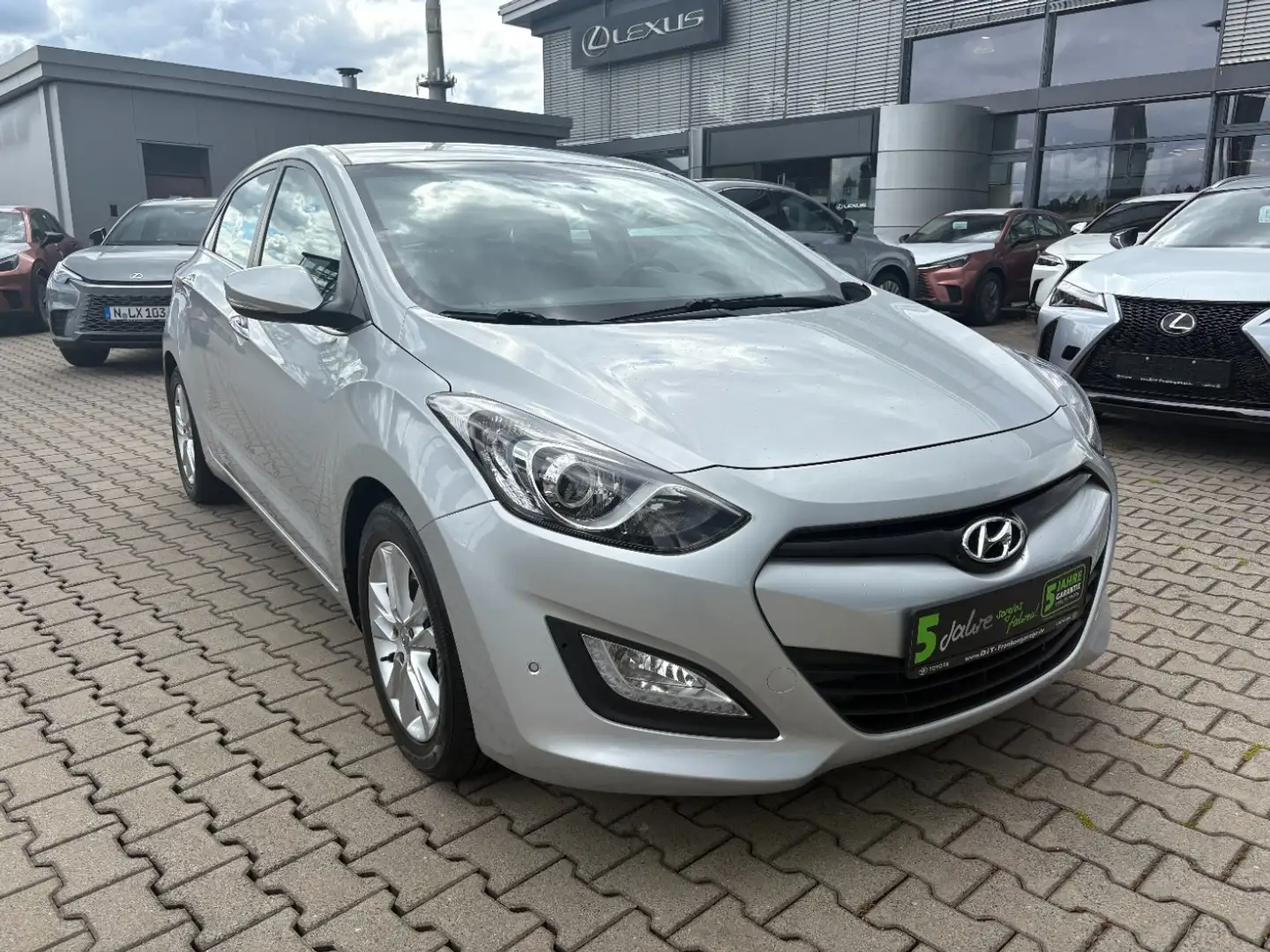 Hyundai i30 1.6 GDI Style Navi, SHZ, Kamera, PDC, BT, USB Silver - 2