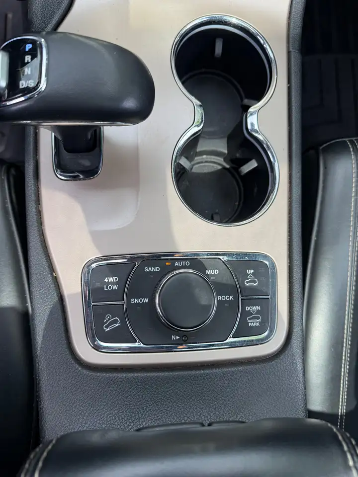 Jeep Grand Cherokee photo Jeep Grand Cherokee