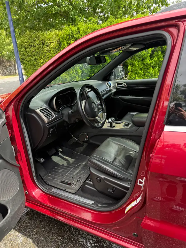 Jeep Grand Cherokee photo Jeep Grand Cherokee