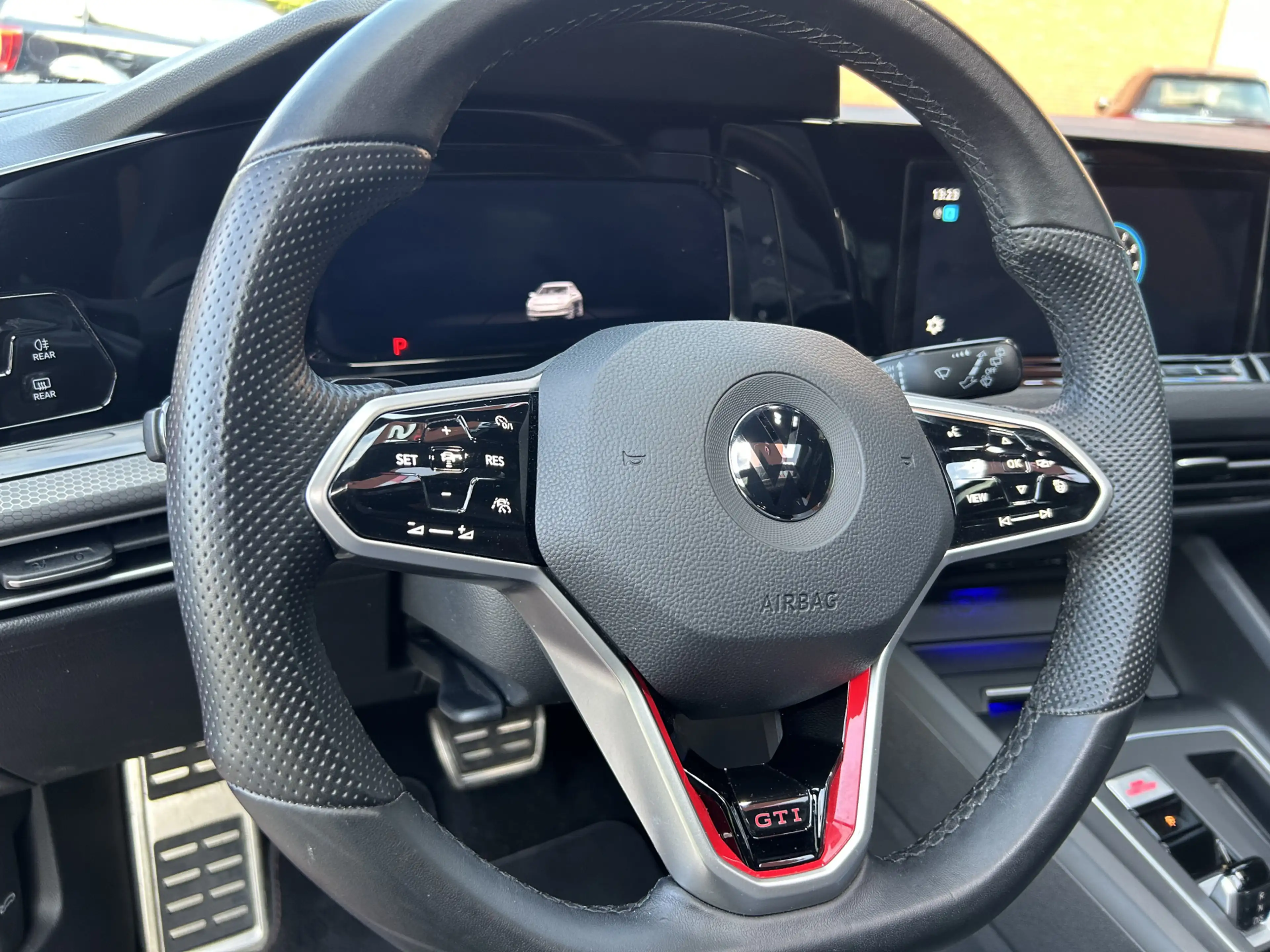 Volkswagen Golf GTI 2.0 TSI // FULL LED // SCHUIF/KANTELDAK // CAMERA — photo 7
