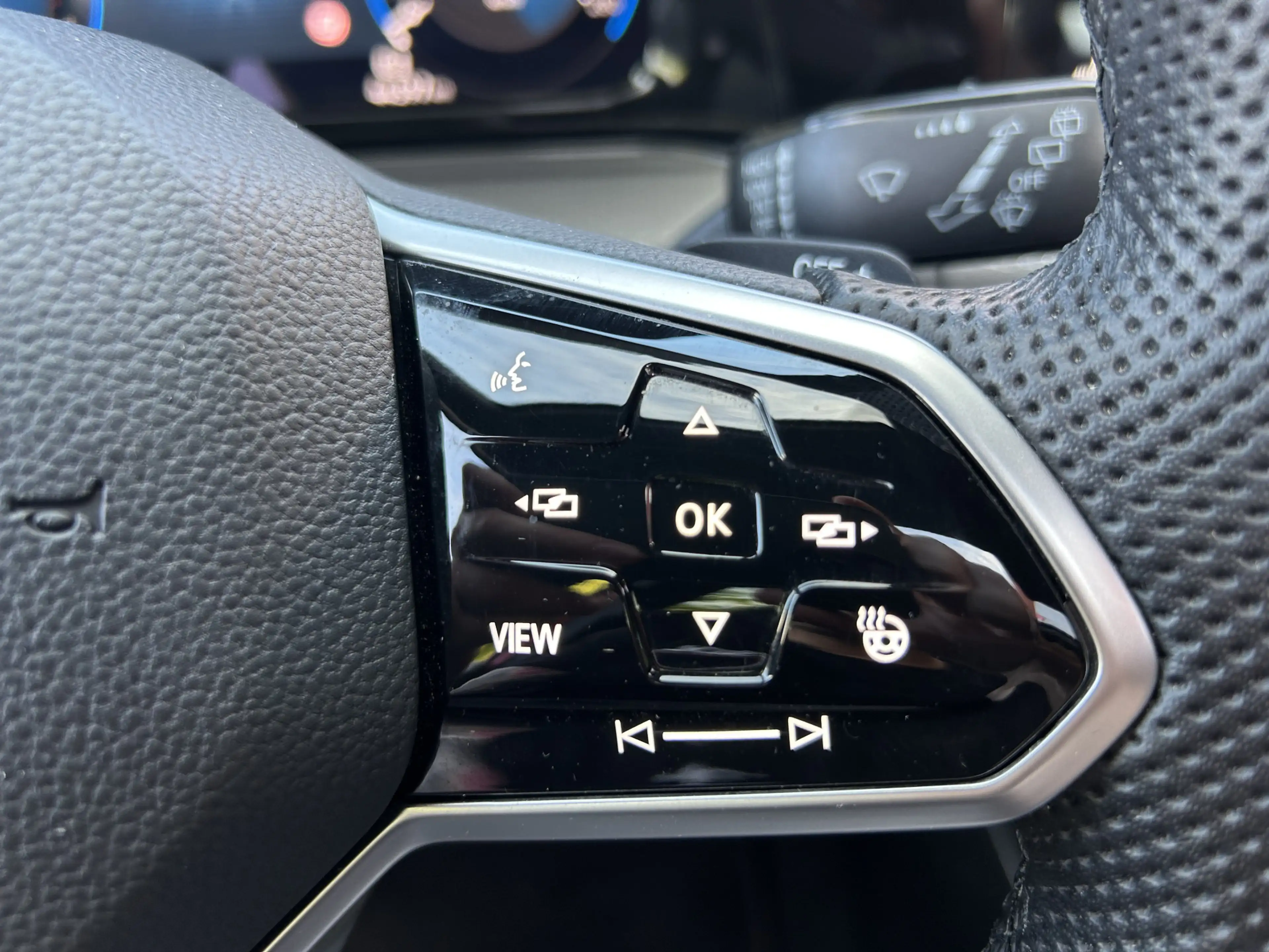 Volkswagen Golf GTI 2.0 TSI // FULL LED // SCHUIF/KANTELDAK // CAMERA — photo 11
