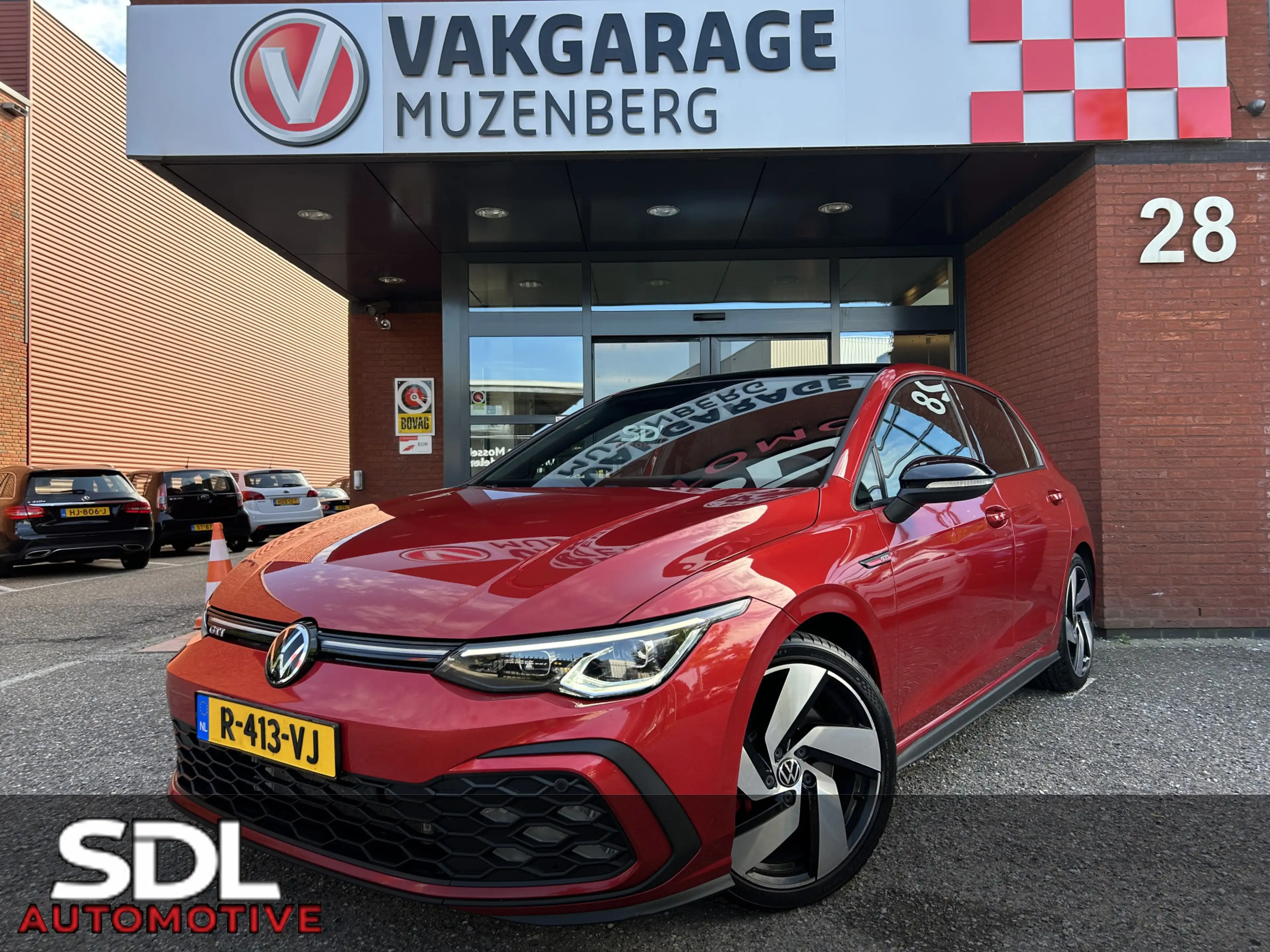 Volkswagen Golf GTI 2.0 TSI // FULL LED // SCHUIF/KANTELDAK // CAMERA