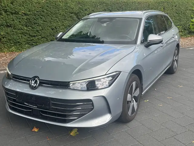 Volkswagen Passat Variant 1.5 eTSI Navi 360 Kamera,ACC AHK