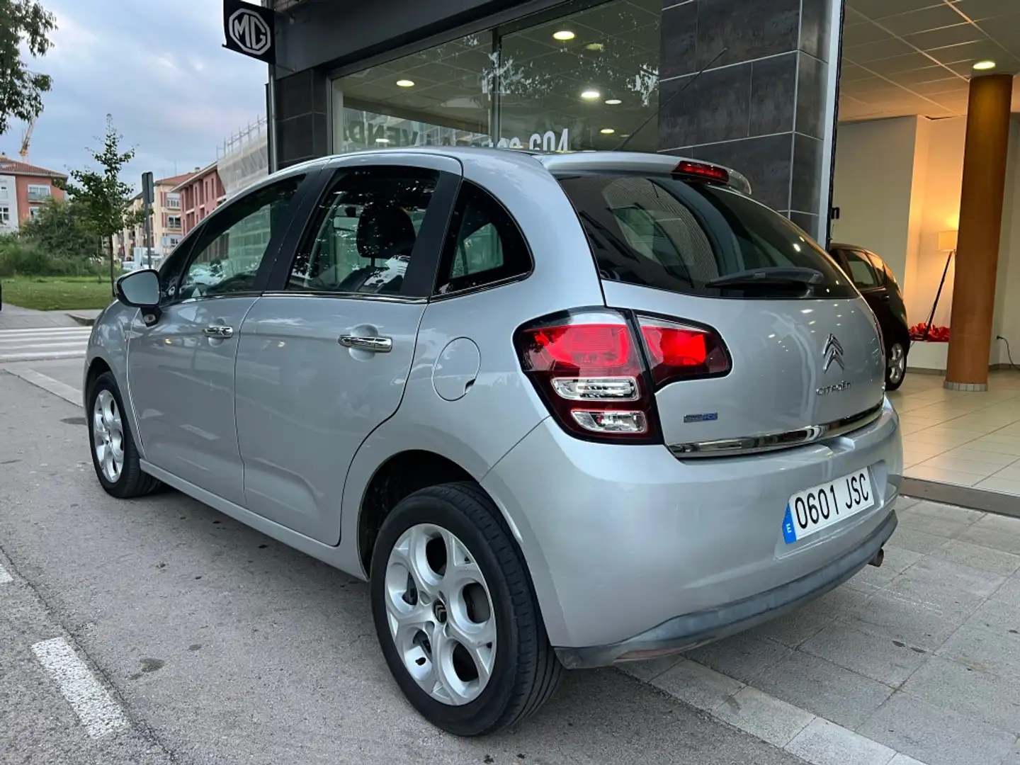 Citroen C3 1.6BlueHDi Live Edition 75 Argent - 2