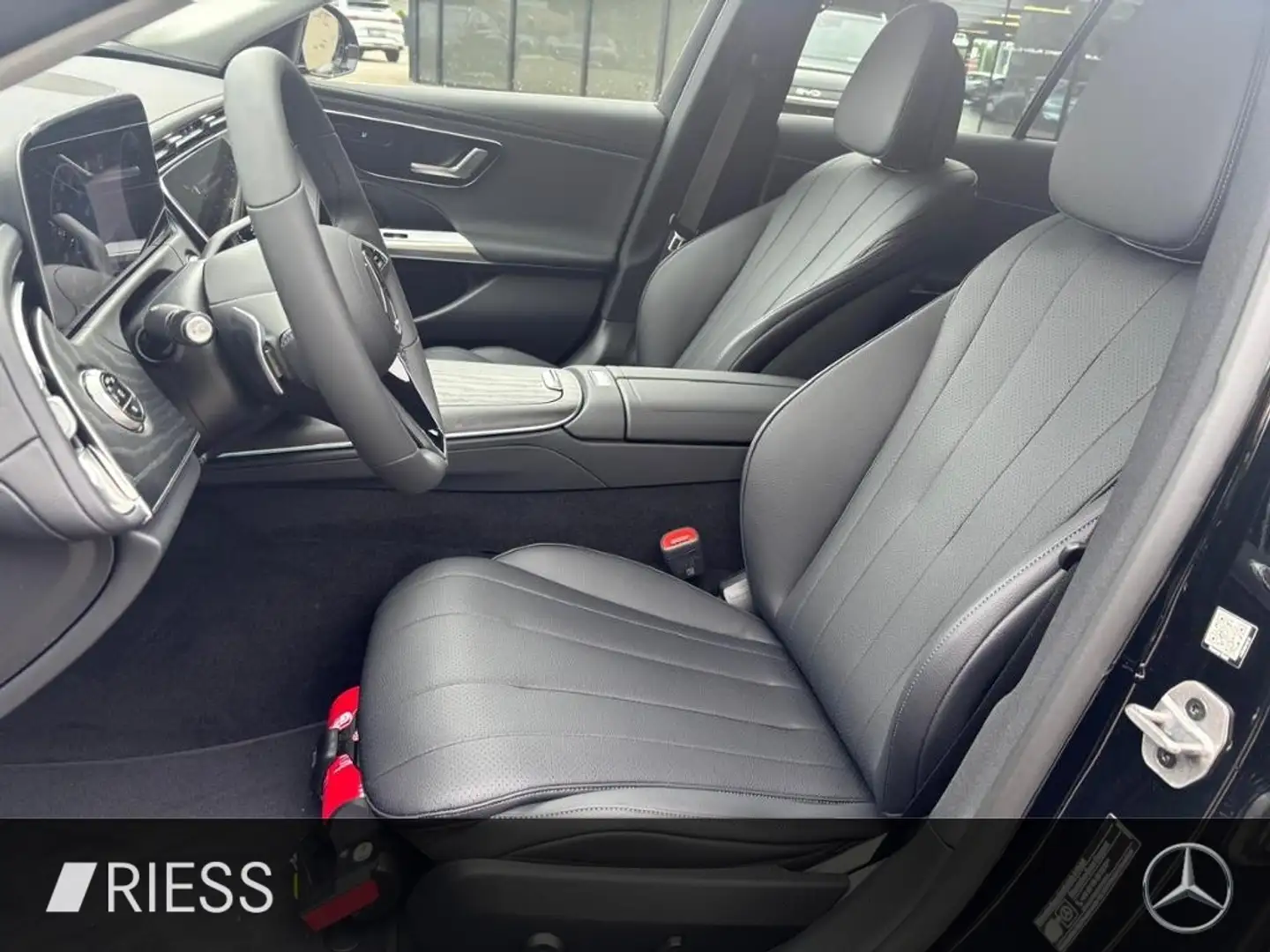Mercedes-Benz E 200 d T-Modell Schwarz - 2