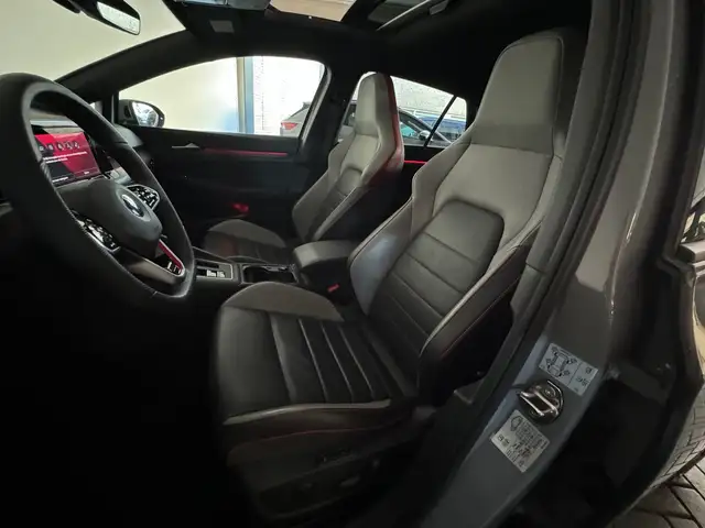 Volkswagen Golf view 3