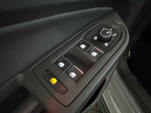 Volkswagen Golf view 12