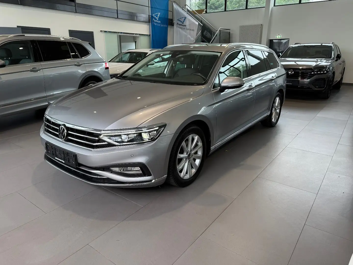 Volkswagen Passat Variant Passat Elegance 2.0 TDI DSG ACC/MATRIX/KAM/AHK Silber - 1